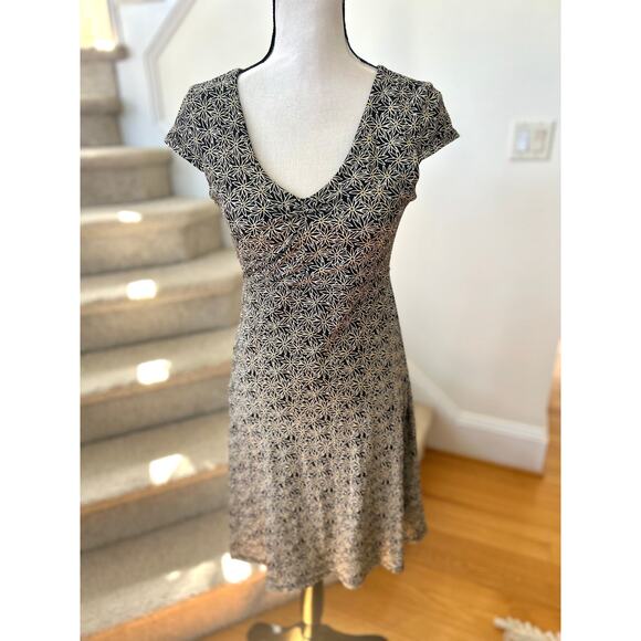 Toad & Co Black & Yellow Daisy Print Short Sleeve Outdoor Dress - Picture 1 of 7